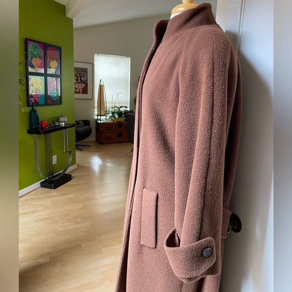 Stunning & very chic…all wool long coat! - Picture 4 of 6